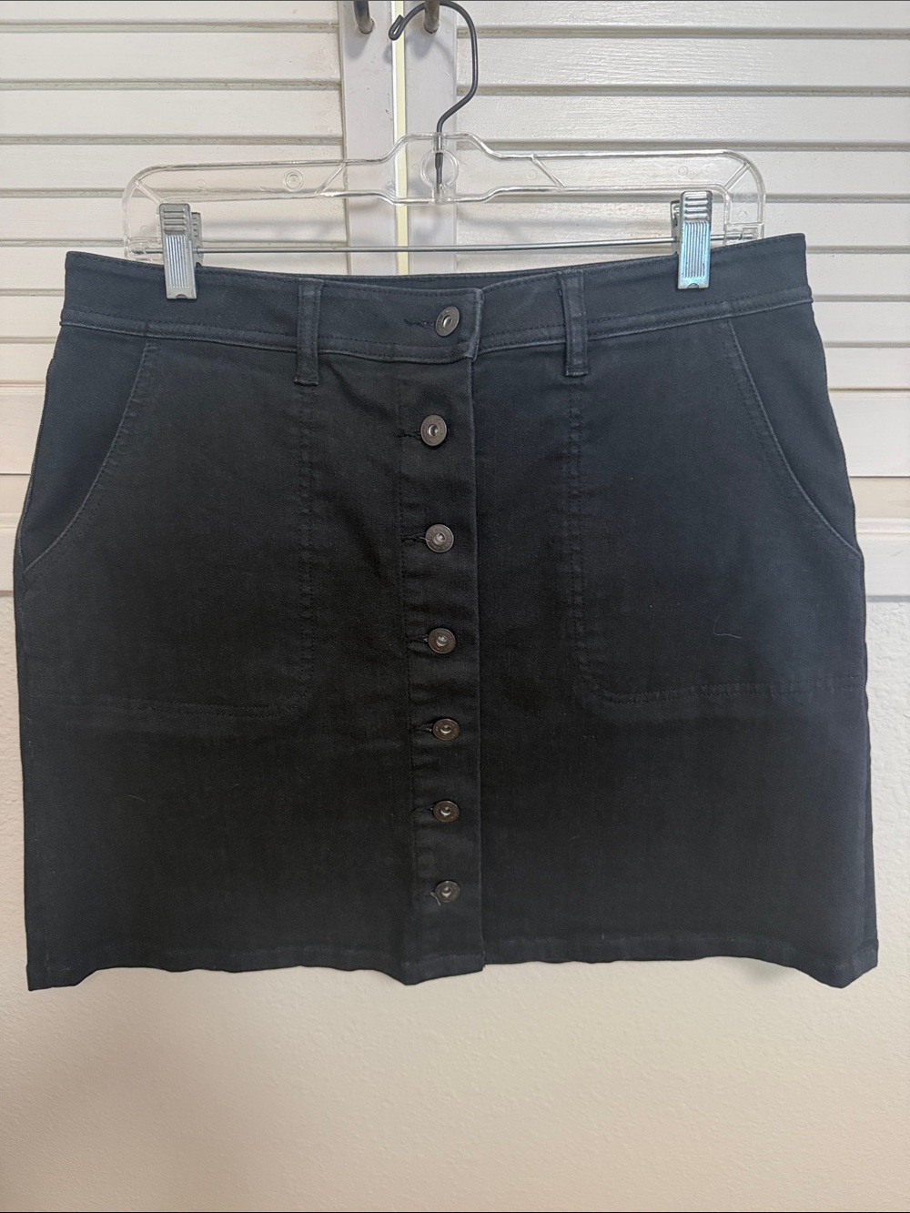 Two by Vince Camuto Black Button-Front Mini Skirt